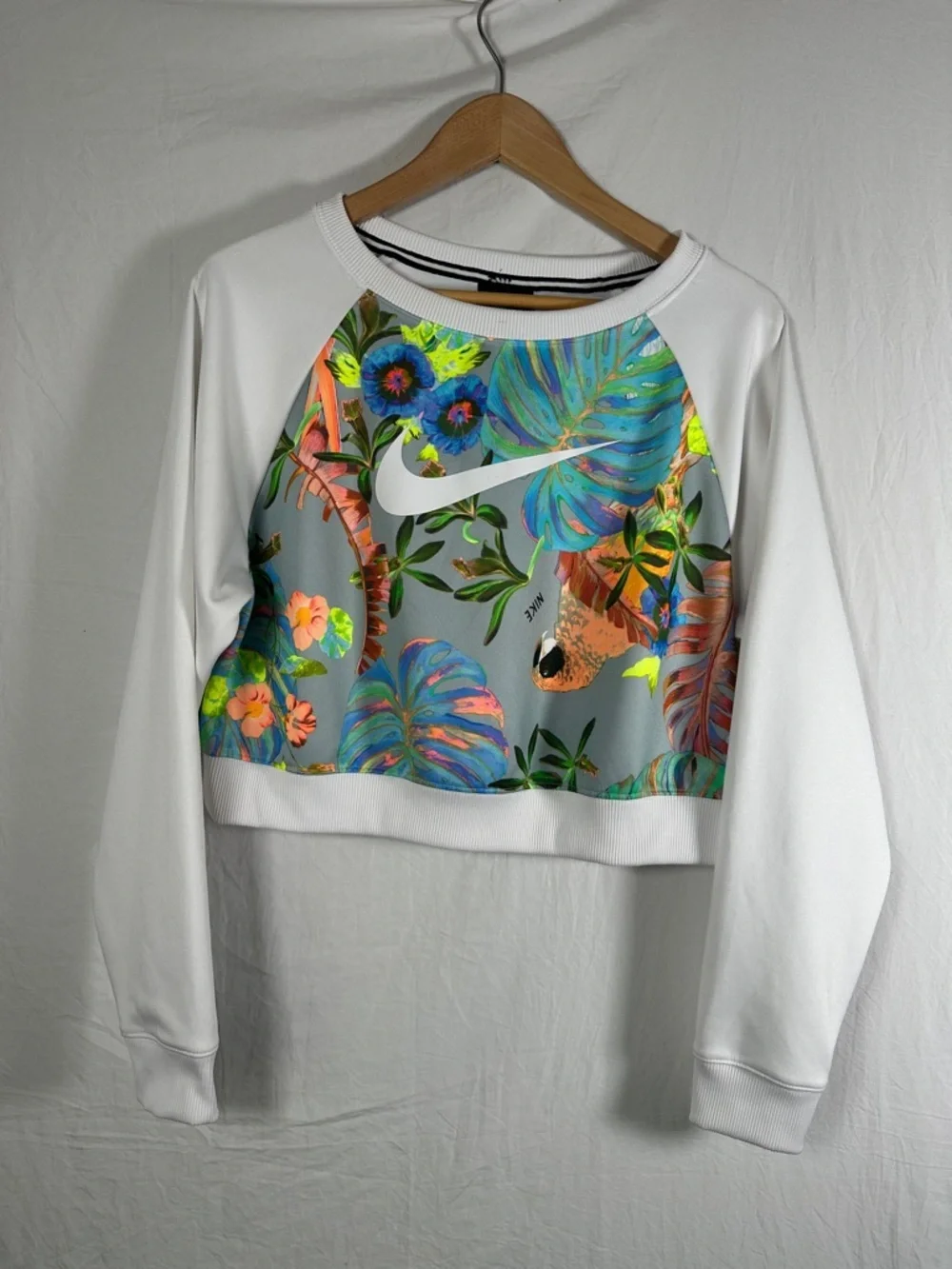 Nike White Cropped Sweatshirt with Tropical Multicolor Print